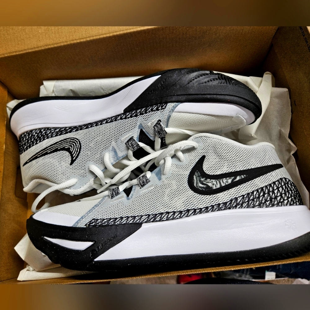 Kyrie flytrap VI